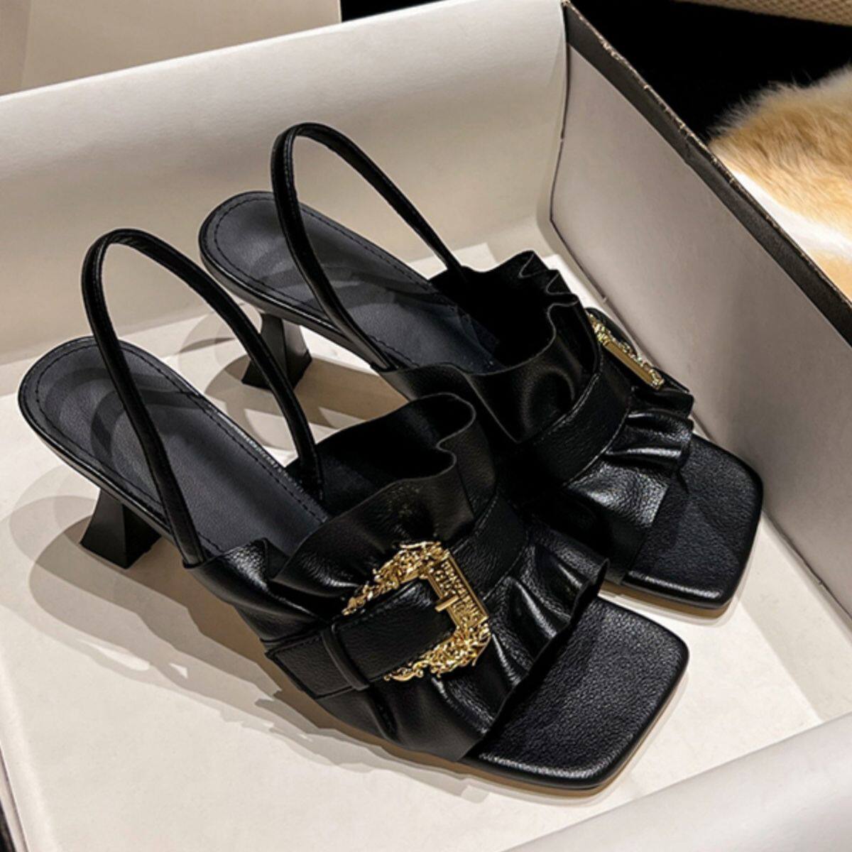 网红超火凉鞋女款夏季2024新款今年流行的时尚女士黑色气质高跟鞋