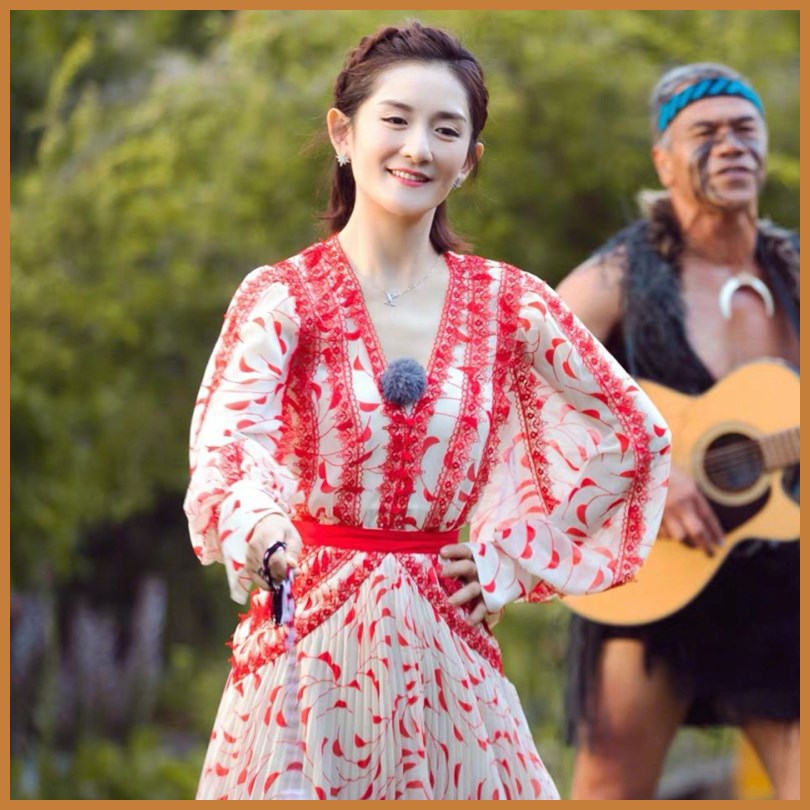 【谢娜同款】self-stride 2025V领红色蕾丝边长袖收腰雪纺连衣裙