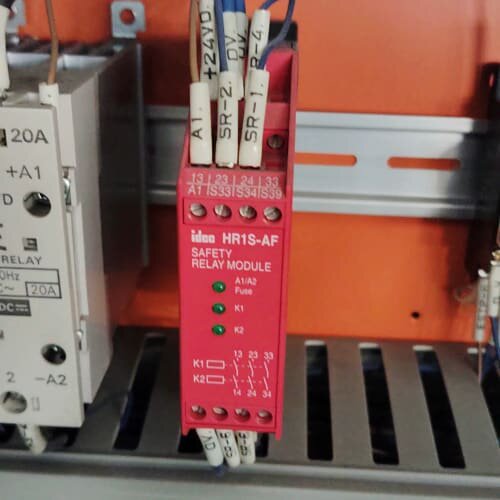 议价拆机IDEA和泉安全继电器HR1S-AF5130B 24VA维修
