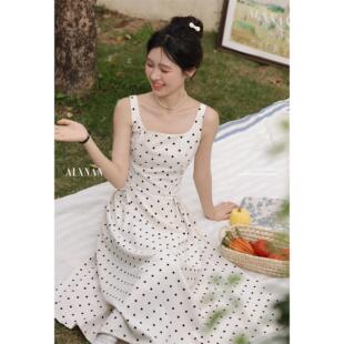 鹿向南「南法雅韵」法式波点连衣裙女夏收腰杏色吊带裙气质长裙子