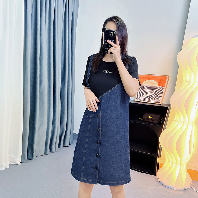 2023夏胖妹妹女装拼接假两件套大码牛仔背带裙洋气减龄显瘦直筒裙