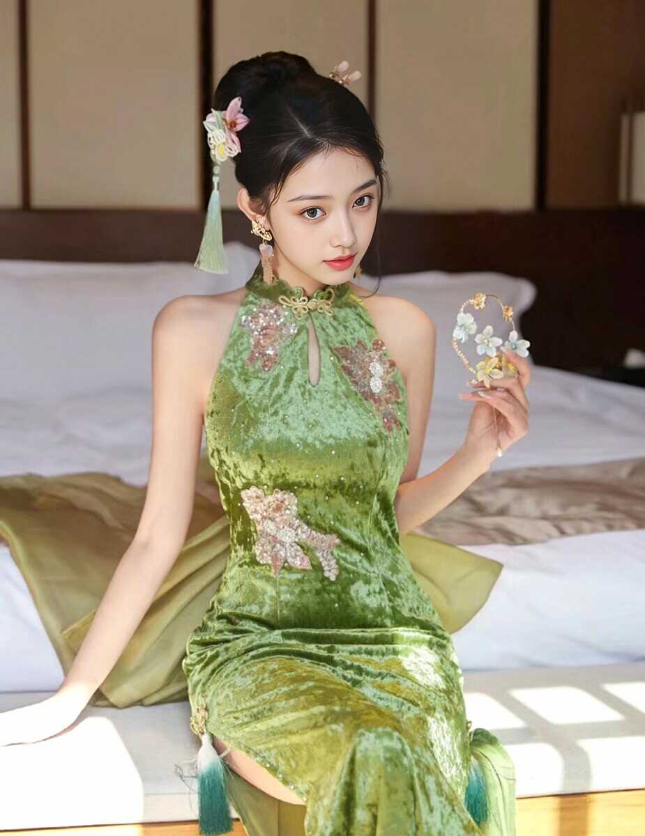 绿色晨袍新中式气质旗袍敬酒服新娘订婚礼服裙轻奢小众高端连衣裙-封面