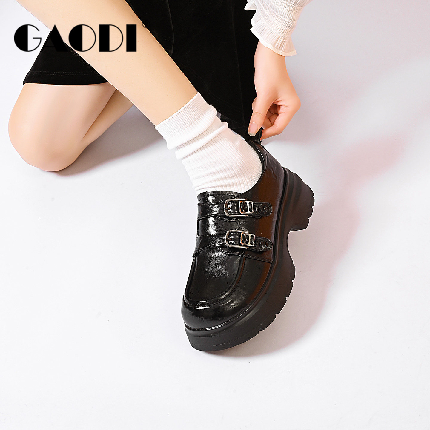 高蒂英伦风厚底乐福鞋女2026春季新款黑色JK皮带扣增高百搭松糕鞋