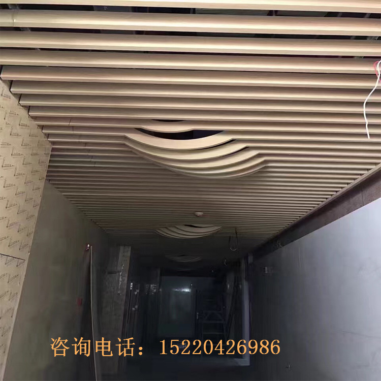 新品销定制室内型材吊顶异型顶天花装饰弧形铝方通波浪原木纹造品