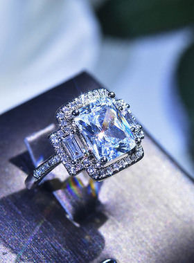 young仿进口d色莫桑石公主镀戒指