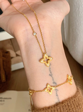 布契风镂空拉丝五花四叶草项链