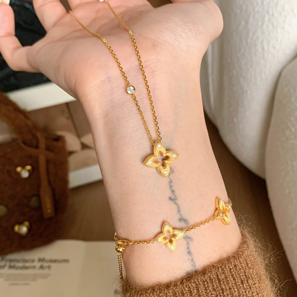 Young Buchi-Style Hollow Brushed Five-Leaf Clover Bracelet, Vintage Light Luxury ins Diamond-Encrusted Starburst Necklace for Women