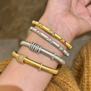 Young意大利布契织纹雕金手镯时来运转拉丝工艺轻奢手环宫廷风女