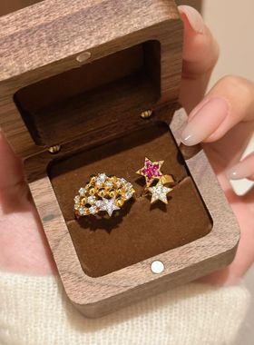 轻奢高级中古繁星点点戒指法式复古镶钻红刚玉彗星无耳洞耳骨夹女