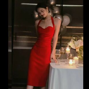 大红色设计感挂脖连衣裙时尚轻奢小众生日party小礼服裙新娘订婚