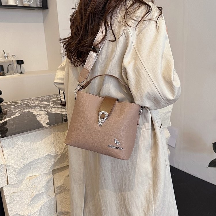 2026新款时尚简约手提包女大容量单肩斜挎包休闲百搭通勤水桶包,箱包皮具/热销女包/男包,水桶包,淘宝优惠券,粉丝福利购,淘宝优惠卷