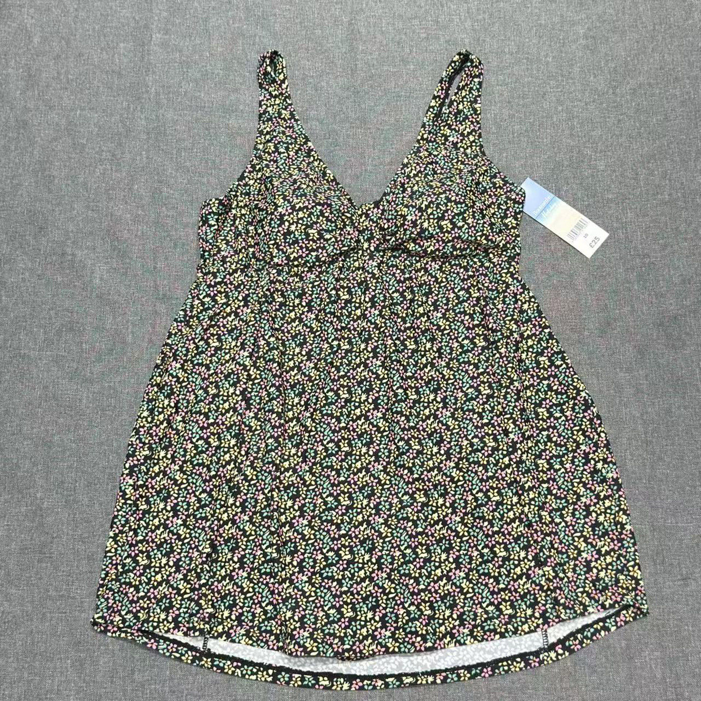 欧美外贸原单女士V领小碎花大裙摆遮肚内三角保守休闲连体游泳衣