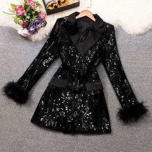实拍2026年冬季女装重工黑色闪闪亮片毛毛袖丝绒料西装领连衣裙