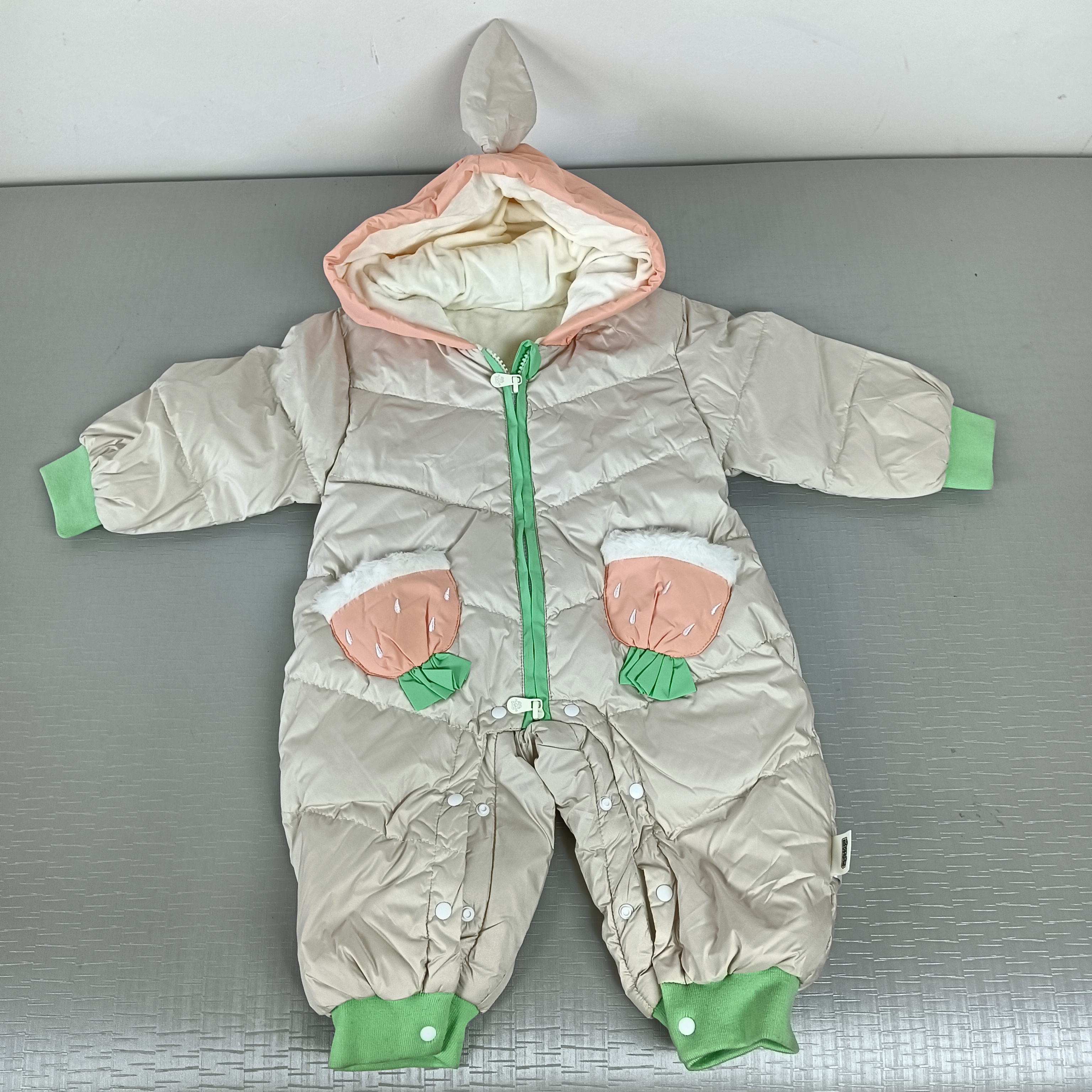 婴儿冬装羽绒服连体衣男女宝宝超萌白鸭绒套装新生儿冬季外出抱衣