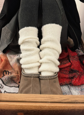 「毛毛脚」比较厚一点 圈圈毛那种感觉的袜套 很适合雪地!!
