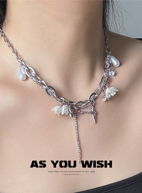 白色花朵拼接珍珠项链