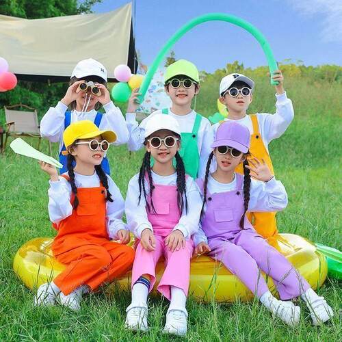国庆儿童演出服小学生运动会彩色背带裤幼儿园班服啦啦队表演服装