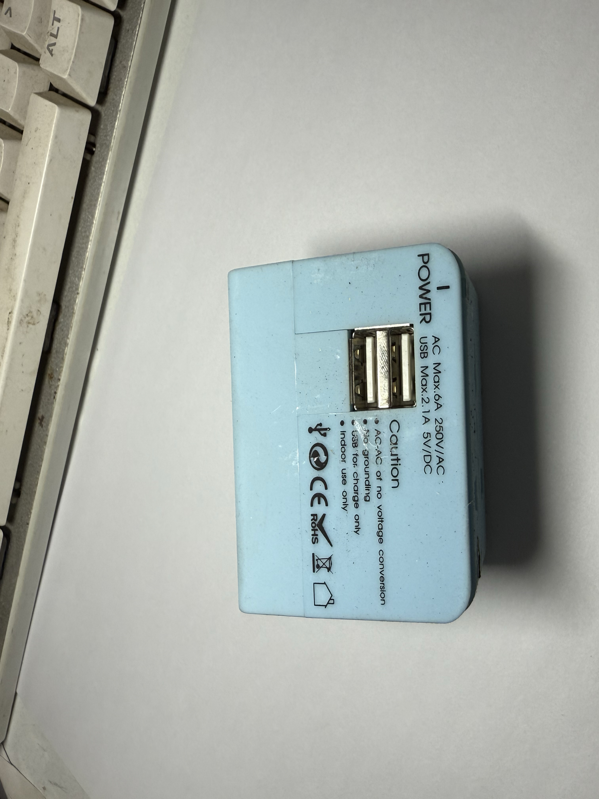 全球通用转换插头万能转换器 壳子粘手 颜色随机发货