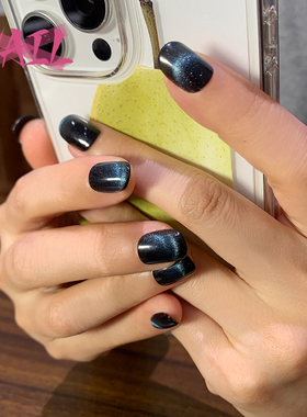 猫眼穿戴甲短款2025新款高级感红色纯色显白简约百搭气质美甲贴片