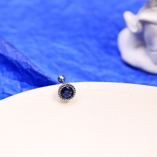 钛钢耳钉女海洋之心蓝色大钻彩色耳窝超闪耳骨钉螺丝拧扣ins耳饰