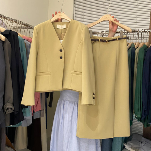 气质小西服外套开叉半身裙两件套