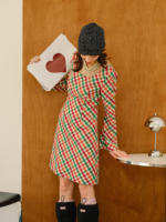 The whiteiswhite annual meeting outfit features A retro rainbow check A-line dress that is slimming and form-fitting, as well as a winter woolen dress thumbnail 3