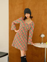 The whiteiswhite annual meeting outfit features A retro rainbow check A-line dress that is slimming and form-fitting, as well as a winter woolen dress thumbnail 5