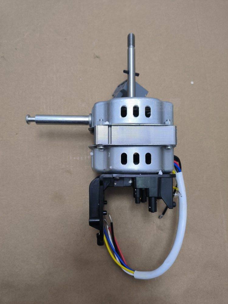 小熊电风扇电机配件型号DFS-D47F2 轴承分别为7.1cm和6cm原装正品