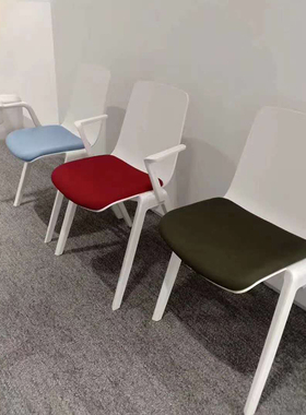 时尚白色塑料培训椅带桌板会议椅可折叠