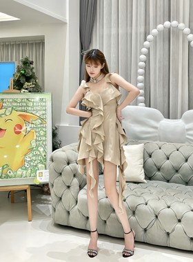 越南MUSTHAVE x 王车车绸缎不对称褶皱吊带裙荷叶边mini裙正品