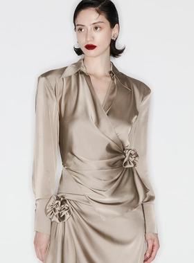 越南MUSTHAVE气质优雅卡其色3D花朵V领开叉缎面长袖中长连衣裙春