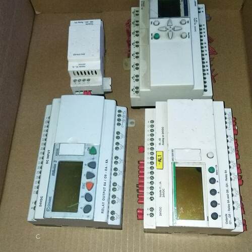 施耐德 SR1  B201FU一体化 PLC拆机    议价 XD26   SR3 B261询价
