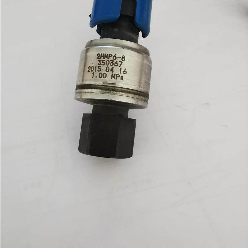 2HMP6-8压力传感器中央空调氟利昂压力变送器SAE1/4螺纹1.0MP询价