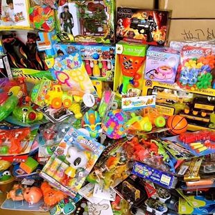 夜市广场玩具热卖 摆摊货源玩具 按斤称清仓论斤批玩具 尾货玩具
