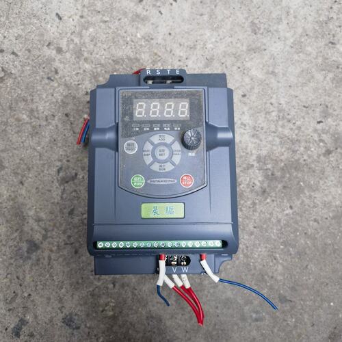议价晨驱变频器100M-R75G1-B，0.75KW，220