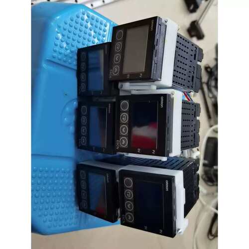议价温控器E5CN-Q2HBT共5个，成色如图(外表有