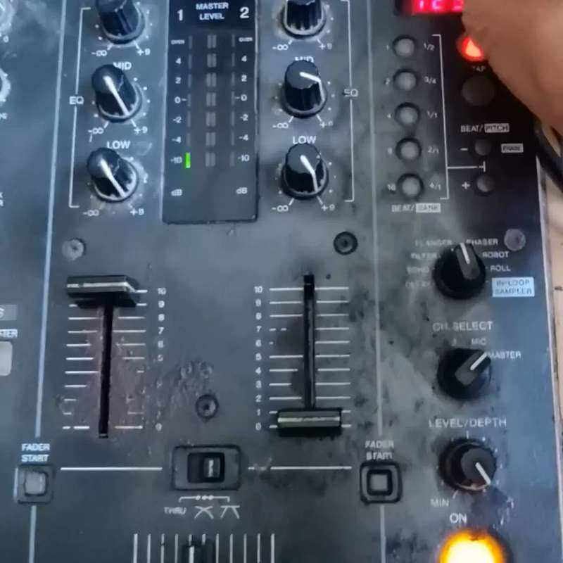 议价先锋djm400混音台一台,成色,功能音一切正常,推子