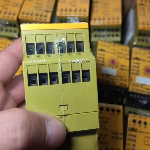 皮尔兹PiIZ安全继电器PNOZ XV2 774504原（安清设备）