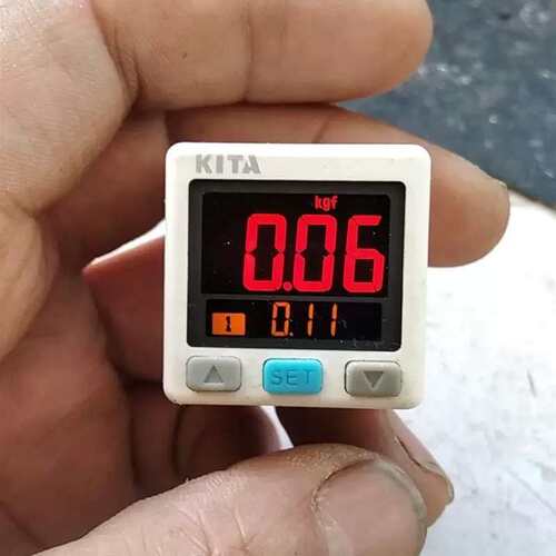 议价KP42P-02数显压力表