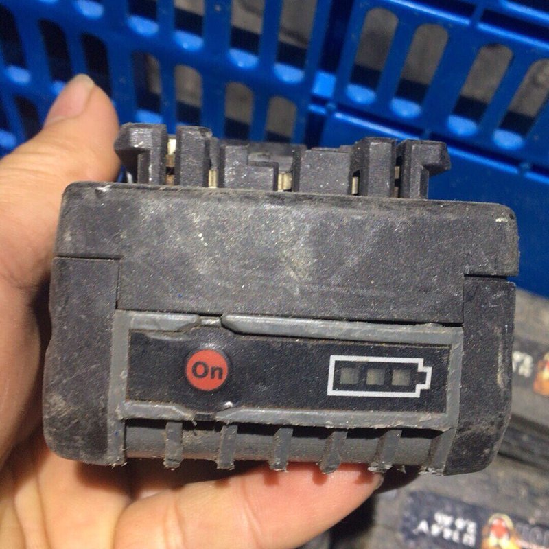议价伍尔特电池14.4v4.0A锂电池