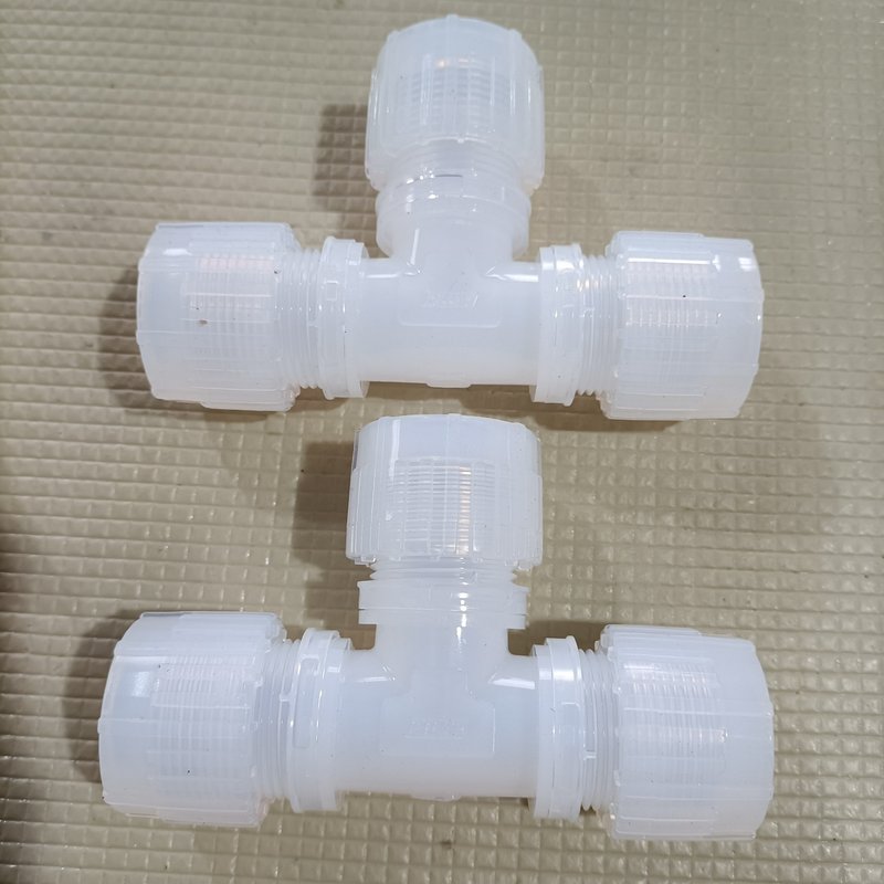 价皮拉PFA三通接头,单价。成色如图,功能完好。看好下单,非偏