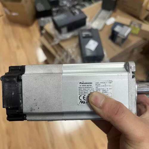 议价MSME042G1T400W电机 轴手动转动好像有点