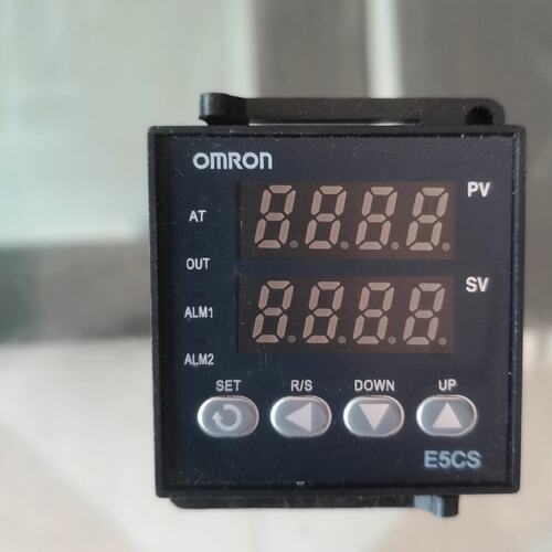 议价温控器 E5CSZ-R1T，正品，未使用，工程