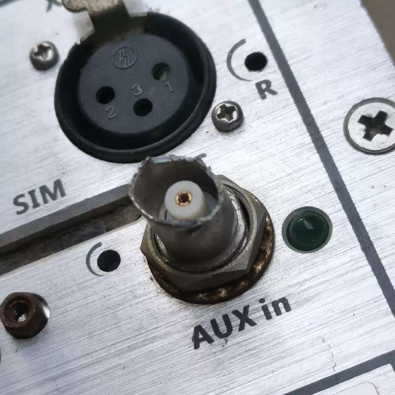议价调频发射机 FM-1000S