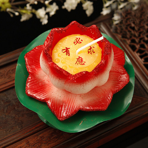 蜡烛寺庙供佛有求必应莲花灯许愿