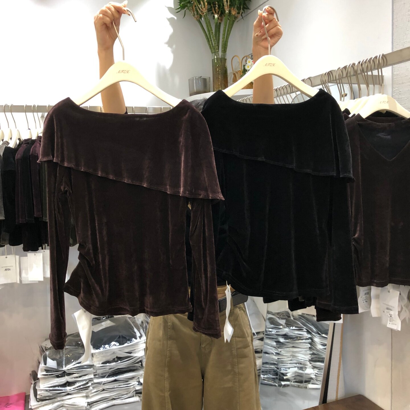 不规则荷叶边长袖丝绒衬衫女2026秋季新款韩版微透上衣AFZX66750