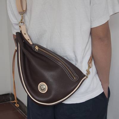 手工头层牛皮仿redmoon美式机车酷飒红月包饺子包斜挎包单肩胸包