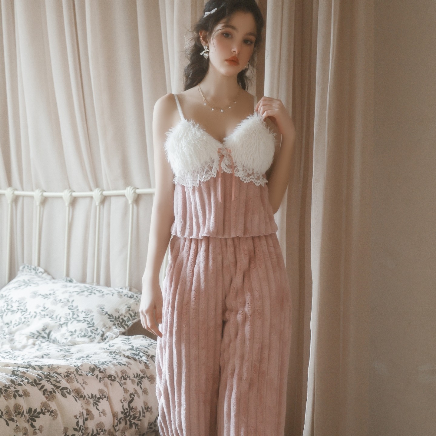 加绒加厚法兰绒睡衣女士秋冬保暖吊带长裤保暖家居服睡袍三件套装