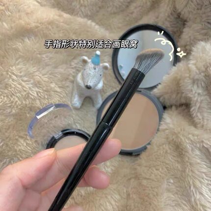 蒜头鼻起立新手画鼻影的王炸组合手指腹鼻影刷斜头软毛修容刷阴影