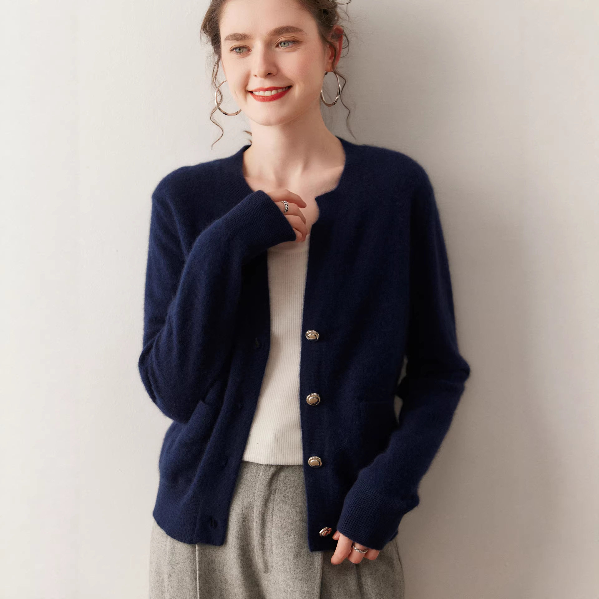 2026春新款圆领羊绒针织开衫女短款小个子老钱风外搭毛衣外套,女装/女士精品,羊绒衫,淘宝优惠券,粉丝福利购,淘宝优惠卷